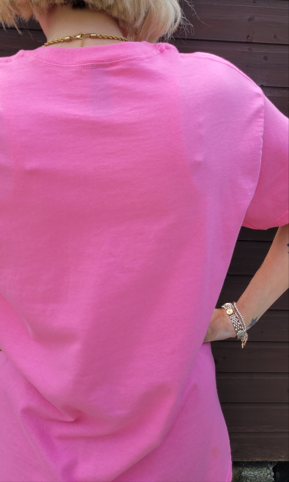 Sásta Tee