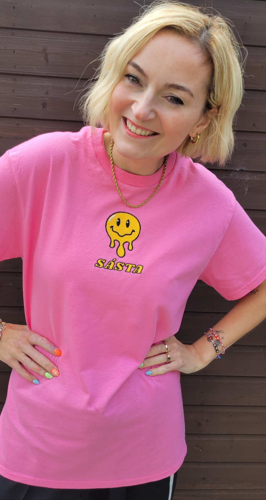 Sásta Tee