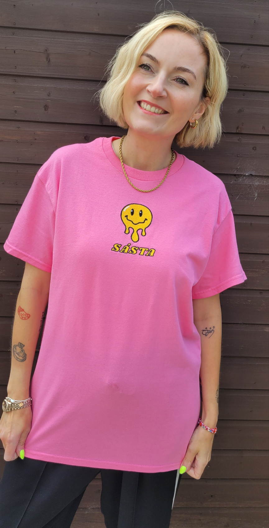 Sásta Tee