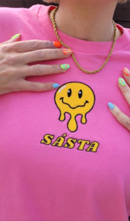 Sásta Tee